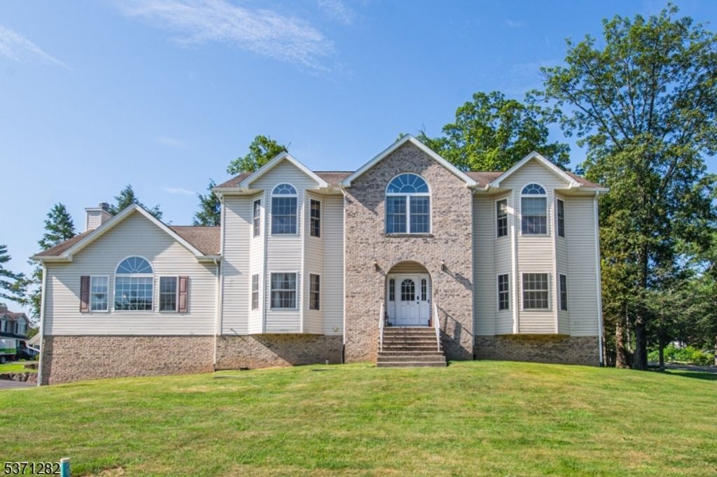 2 Iron Hill Pass, West Milford Twp., NJ 07480