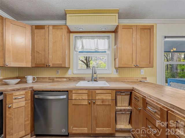 36 Dogwood Drive, Maggie Valley, NC 28751