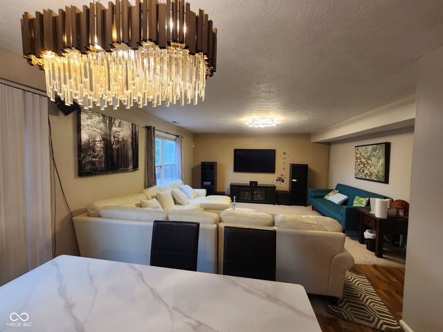 8607 Longspur Court, Indianapolis, IN 46234