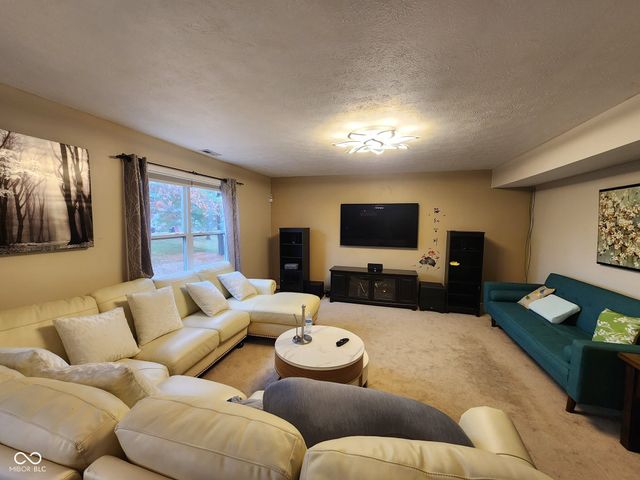 8607 Longspur Court, Indianapolis, IN 46234