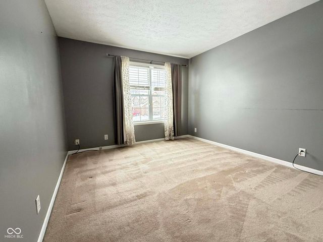 8607 Longspur Court, Indianapolis, IN 46234