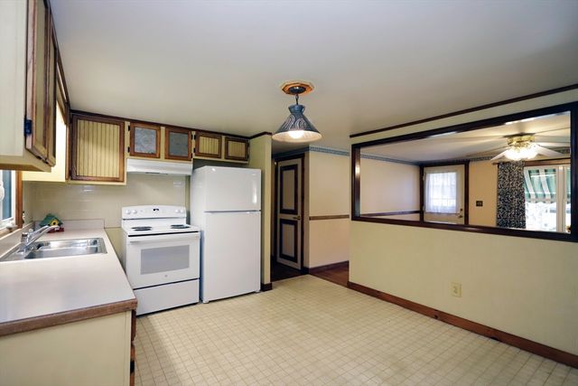 54 Holly Lane, Westport, MA 02790