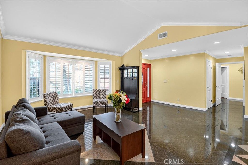 Image 4 of property listing at 8316 Cherokee Drive, Downey, CA 90241