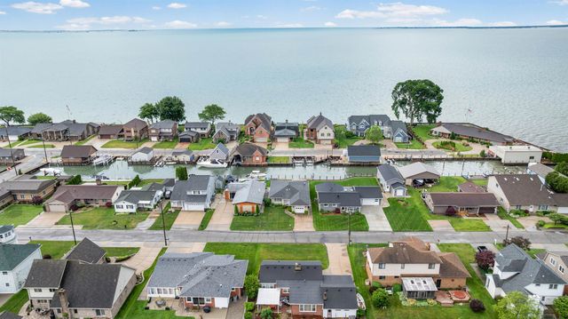 35758 Bal Clair Street, New Baltimore, MI 48047