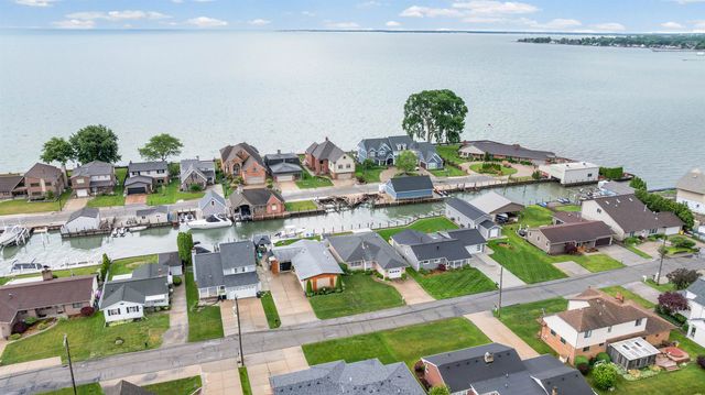 35758 Bal Clair Street, New Baltimore, MI 48047