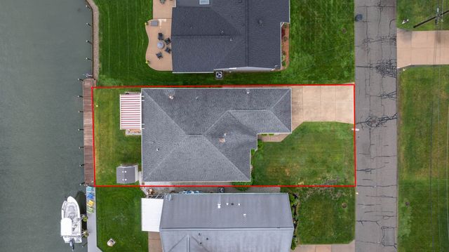 35758 Bal Clair Street, New Baltimore, MI 48047