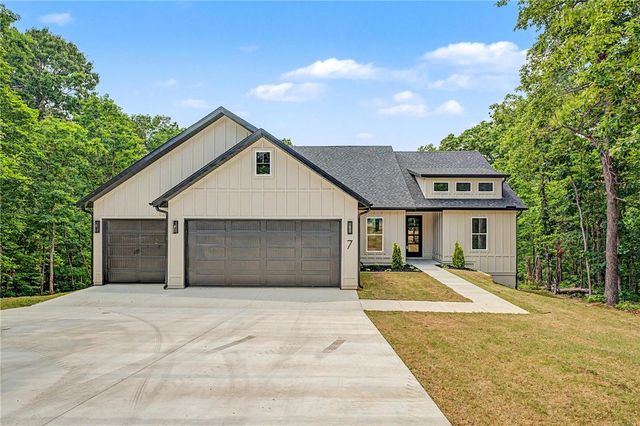 7 Kilmarnock Lane, Bella Vista, AR 72715