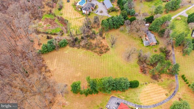 6 JONATHANS CT, Cockeysville, MD 21030