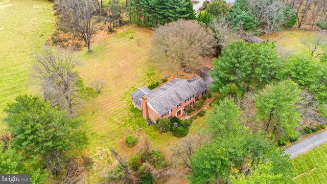 6 JONATHANS CT, Cockeysville, MD 21030