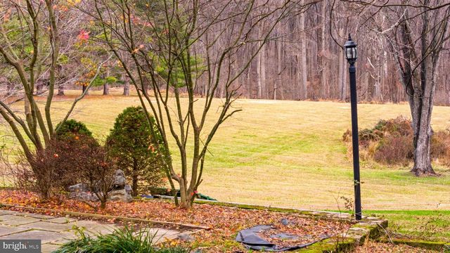 6 JONATHANS CT, Cockeysville, MD 21030