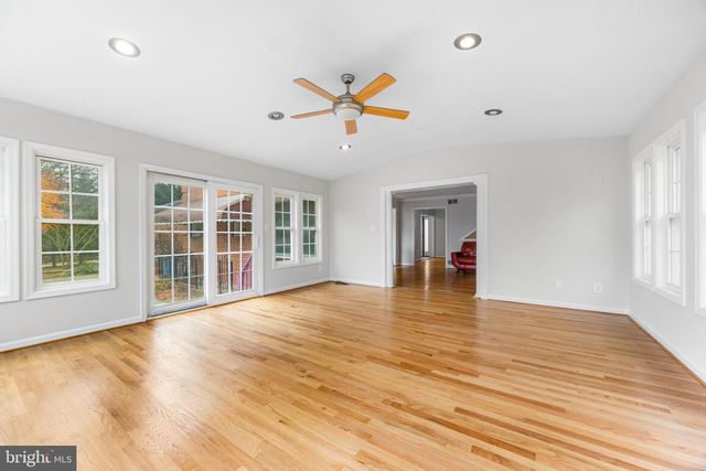 6 JONATHANS CT, Cockeysville, MD 21030