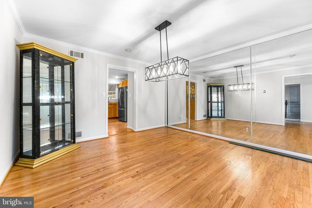 6 JONATHANS CT, Cockeysville, MD 21030