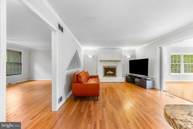 6 JONATHANS CT, Cockeysville, MD 21030