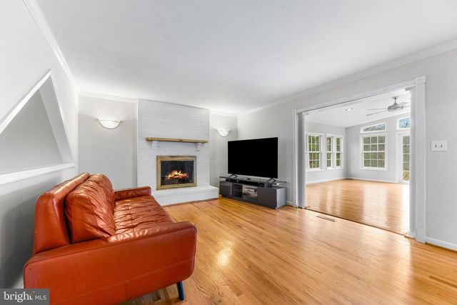 6 JONATHANS CT, Cockeysville, MD 21030