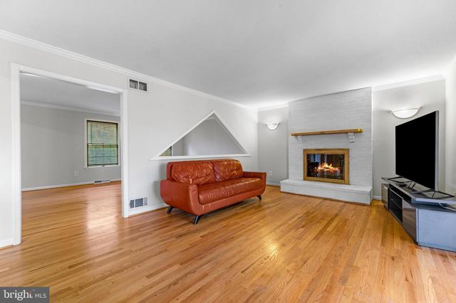 6 JONATHANS CT, Cockeysville, MD 21030