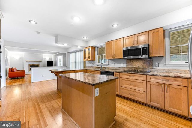 6 JONATHANS CT, Cockeysville, MD 21030