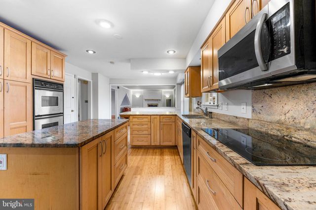 6 JONATHANS CT, Cockeysville, MD 21030