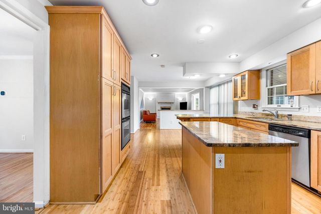 6 JONATHANS CT, Cockeysville, MD 21030