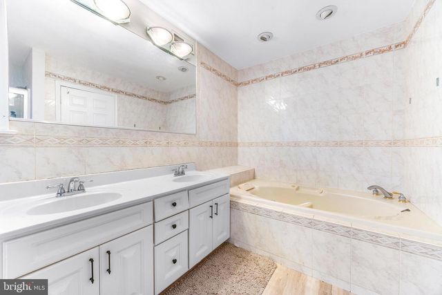 6 JONATHANS CT, Cockeysville, MD 21030