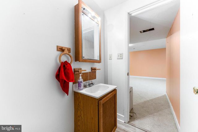 6 JONATHANS CT, Cockeysville, MD 21030