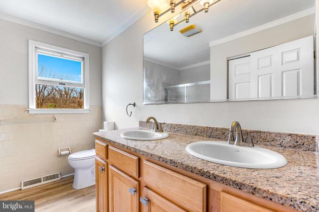 6 JONATHANS CT, Cockeysville, MD 21030