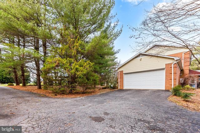 6 JONATHANS CT, Cockeysville, MD 21030