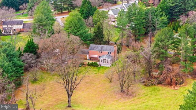 6 JONATHANS CT, Cockeysville, MD 21030