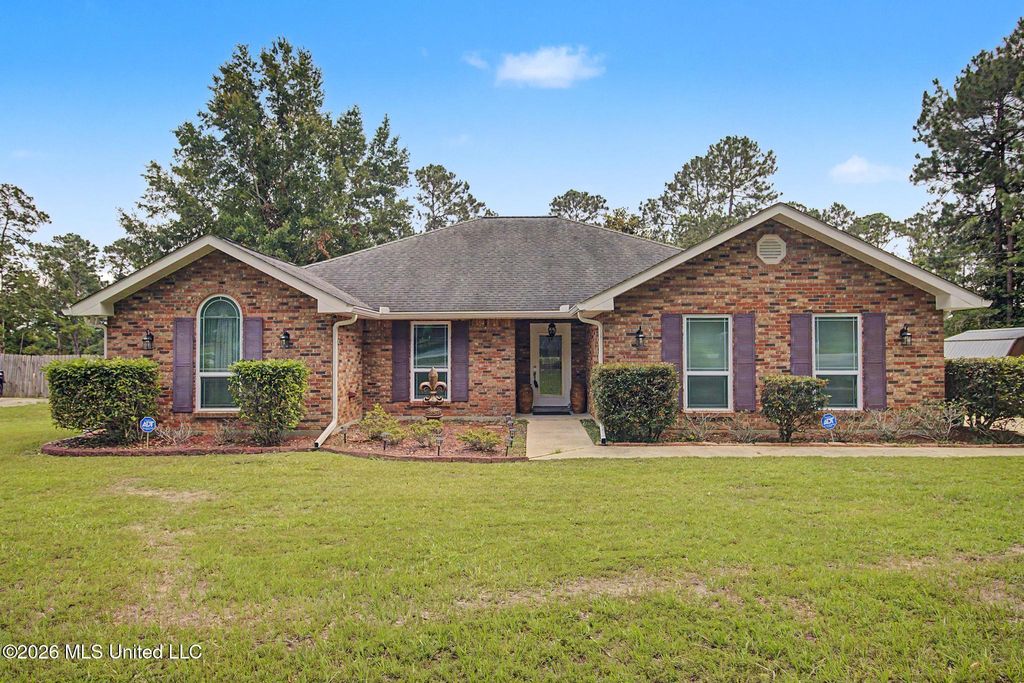 5624 Aila Street, Diamondhead, MS 39525