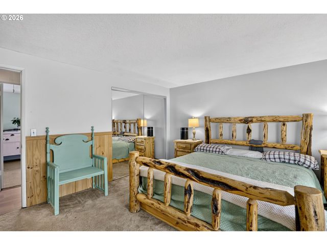 40551 Se LATIGO Ln, Sandy, OR 97055
