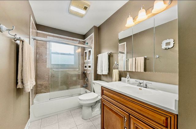 3226 Everglade Avenue, Woodridge, IL 60517