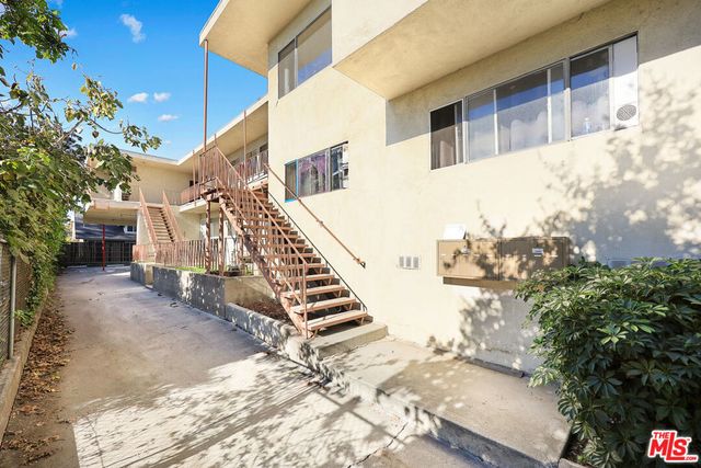 1651 Golden Gate Avenue, Los Angeles, CA 90026