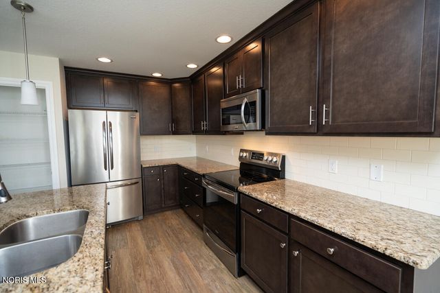 6908 Torrey Pine Court, Maumee, OH 43537