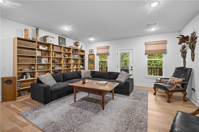 2055 Collins Drive, Pea Ridge, AR 72751