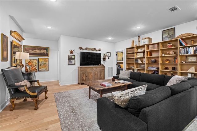 2055 Collins Drive, Pea Ridge, AR 72751