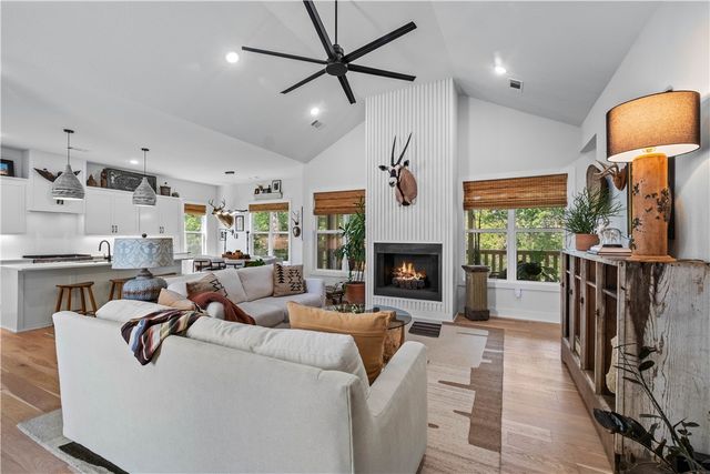 2055 Collins Drive, Pea Ridge, AR 72751
