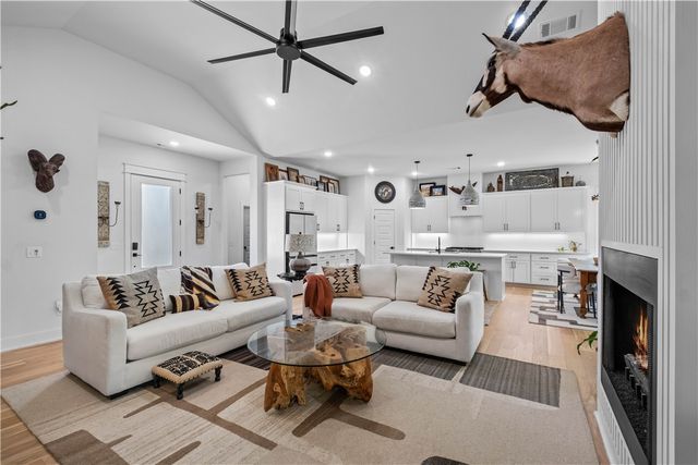 2055 Collins Drive, Pea Ridge, AR 72751