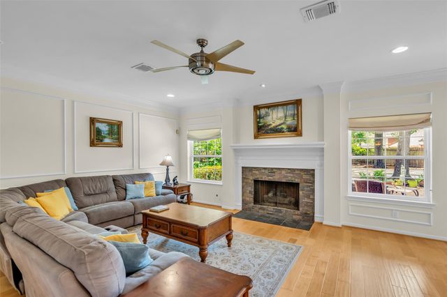 98 Winding Creek Place, The Woodlands, TX 77381