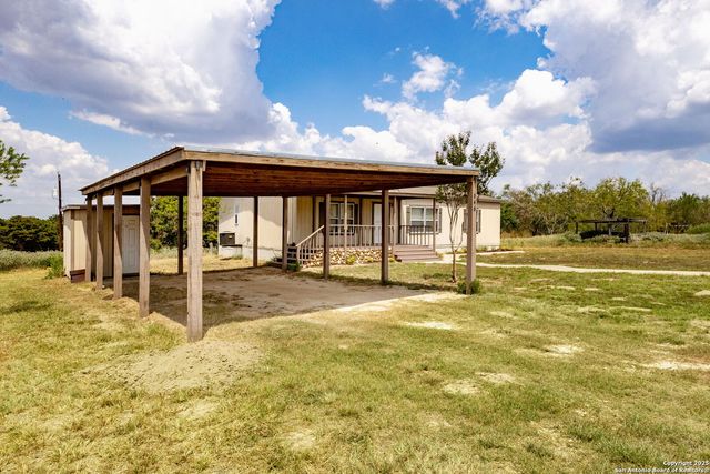 646 Old Colony, Seguin, TX 78155