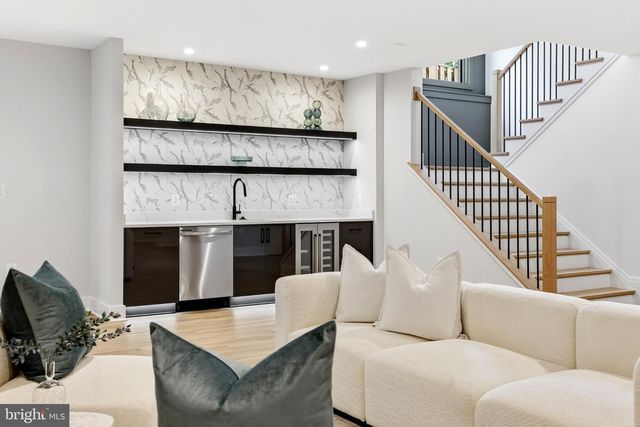 6514 BYRNES DR, Mclean, VA 22101