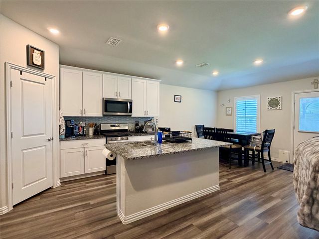 6301 Spooky Cat Trail, Fort Worth, TX 76179