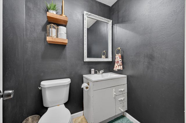 202 Taylor Street, Burleson, TX 76028