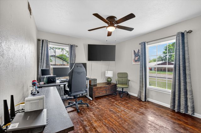 202 Taylor Street, Burleson, TX 76028