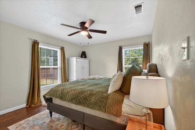 202 Taylor Street, Burleson, TX 76028