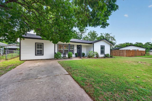 202 Taylor Street, Burleson, TX 76028