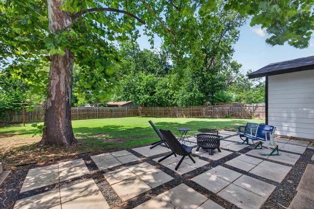 202 Taylor Street, Burleson, TX 76028