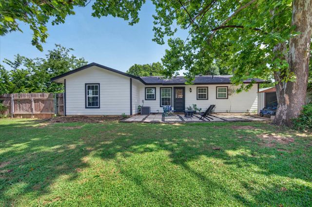 202 Taylor Street, Burleson, TX 76028