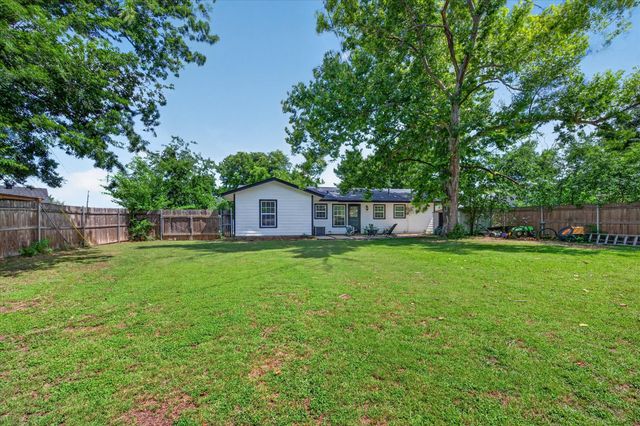 202 Taylor Street, Burleson, TX 76028