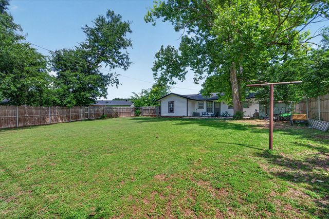 202 Taylor Street, Burleson, TX 76028