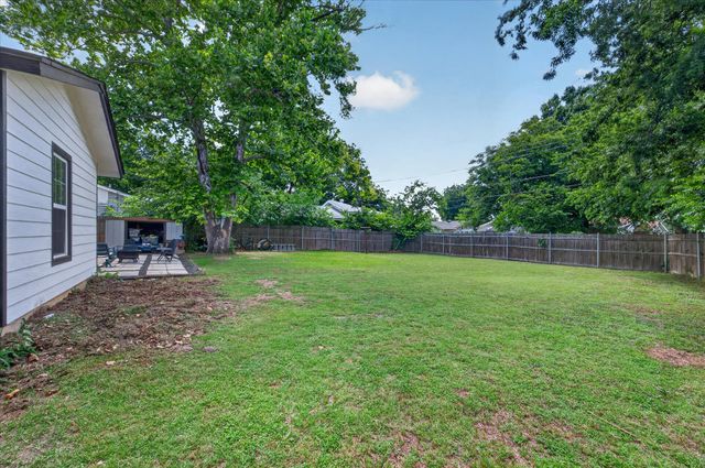 202 Taylor Street, Burleson, TX 76028