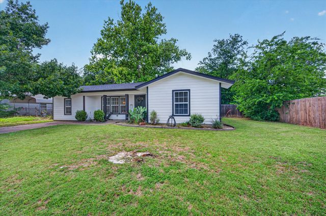 202 Taylor Street, Burleson, TX 76028